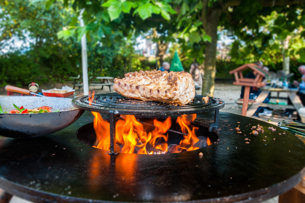 Corten grill med stegeplade og rist